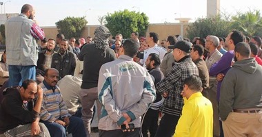 استمرار اعتصام عمال إليكو إيجيبت السويس رفضًا للنقل الجماعى