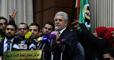 "أمناء التيار الشعبى" يوافق على ترشح "صباحى" بعد اجتماع استمر 4 ساعات.. 54 عضوًا يوافقون مقابل 3 يرفضون.. و"حمدين": سعيد بالحوار داخل الاجتماع.. ويؤكد: من عارضنى كان لرفعة الوطن