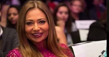 بعد إطلاق أحدث صورها ..10 أزياء من دولاب ليلى علوى تؤكد "شيك من يومها"