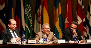 رفعت السعيد: الديمقراطية قد تصبح ترفاً ولا يدافع عنها إلا المثقفون