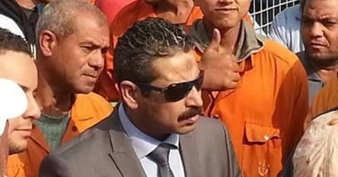 نائب المؤتمر بالإسماعيلية ينهى إضراب عمال شركة التمساح
