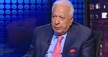 أستاذ طب نفسى: يتم تشخيص الطبيعيين أحيانا بأمراض نفسية لتربيح شركات الأدوية