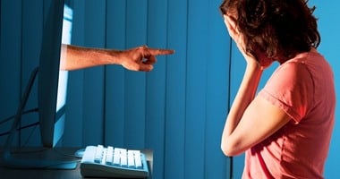 ضبط المتهم بابتزاز فتاة قاصر فى الساحل