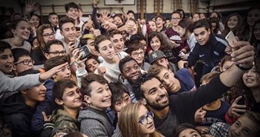 محمد صلاح بعد زيارته لمدارس روما: "كان وقتا رائعا لمشاركة الأفكار المختلفة"