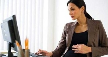 قطع أزياء أساسية لملابس حمل مناسبة للعمل.. مريحة وأنيقة