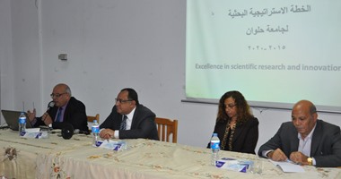 نائب رئيس الجامعة: هدفنا عمل خطة بحثية مشرفة تساهم فى رفع ترتيب الجامعة المحلى والعالمى