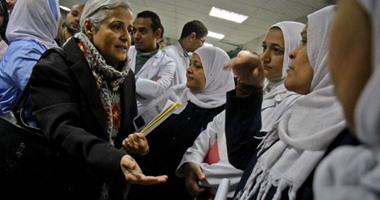 ثورة أطباء التأمين الصحى تجدد معركة "الصحة والمالية" حول ضرائب السجائر.. منى مينا: المالية استولت على الأموال المخصصة للتأمين.. والنقابة تحذر من استمرار الاستقالات وتردى الأوضاع بالهيئة