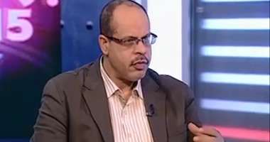 أكرم القصاص: الجهاز الإدارى فى مصر عايز النسف والبناء من جديد
