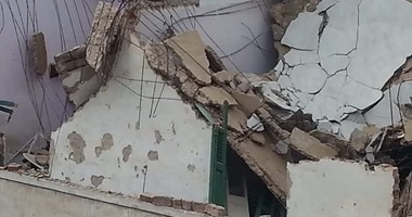 بعد انهيار أجزاء من عقار بالإسكندرية.. السكان: سنقيم به على مسئوليتنا