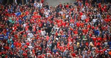 بالفيديو.. جماهير الأهلى والزمالك تتوافد على ملعب مباراة روما