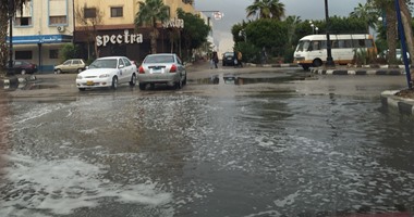 بالفيديو.. سقوط أمطار على السويس.. والمحافظ يرفع درجة الاستعداد