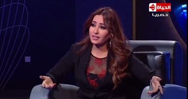 بالفيديو.. لطيفة مهاجمة حلمى بكر: "عيب عليك... رجليا عمر ما بشر شافها"