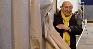 وزير الدفاع الفرنسى يدلى بصوته فى الجولة الثانية بانتخابات فرنسا