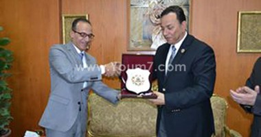بالصور.. رئيس هيئة الكتاب يفتتح معرضًا بجامعة المنوفية