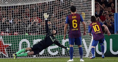 آرسنال × برشلونة.. بيتر تشيك عُقدة ميسي
