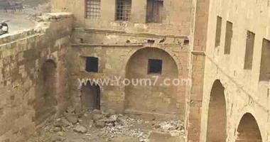 بالصور.. باب العزب بالقلعة يعانى من الإهمال