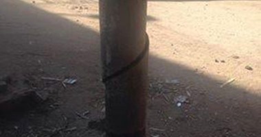 قارئ يشكو تهالك عامود إنارة يوشك على السقوط فى المعصرة ويطالب بتغييره