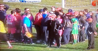 بالفيديو.. إيقاف مباراة للترجى بالدورى التونسى بعد الاعتداء على الحكم