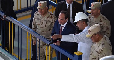 الرئيس يفتتح مصنعا لإنتاج الأسمدة بالفيوم.. السيسى يتفقد خطوط الإنتاج الجديدة لشركة النصر للكيماويات الوسيطة بمنطقة كوم أوشيم.. والمشروع يشمل 8 مصانع عملاقة ويوفر 1400 فرصة عمل