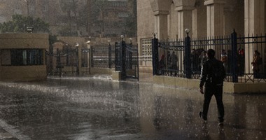 تجدد هطول الأمطار بالإسكندرية مع هبوب رياح شديدة