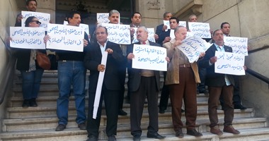 وقفة احتجاجية للأطباء البيطريين المؤقتين للمطالبة بالتثبيت
