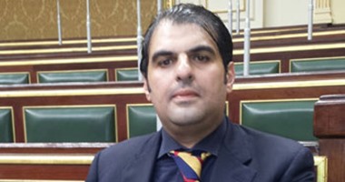 النائب معتز كمال الشاذلى يوقع على نموذج  تزكية ترشح السيسى لفترة رئاسة ثانية