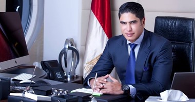 أحمد أبو هشيمة ينشر صورة لمراحل تجديد قرية "عزبة النصارى" بالمنيا