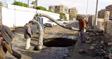 رئيس حى السلام أول يوجه باصلاح انسداد بمواسير الصرف الصحى بمحيط مدرسة