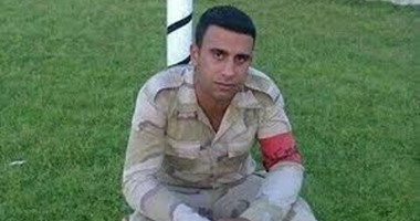 والد شهيد الكتيبة 101 بسيناء: الرئيس قرر إطلاق اسم ابنى على مدرسة بالقرية
