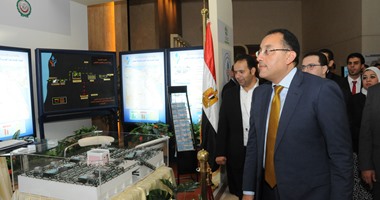 بالصور.. وزير الإسكان يفتتح معرضا لمشروعات الوزارة