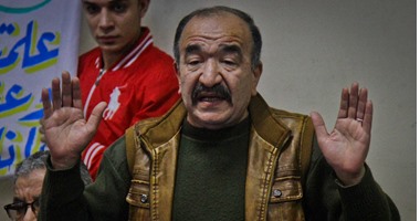 كمال أبو عيطة يرفض التعديلات الدستورية.. ورئيس النواب: لا نبتدع شيئا