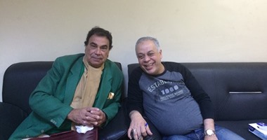 بالصور.. أشرف زكى يلتقى الفنان سيد مصطفى ويعد بحل مشاكله