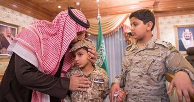 بالصور..وزير الدفاع السعودى يقدم التعازى لأسرة الشهيد "محمد السهيان"