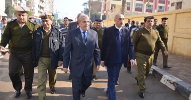 بالصور.. محافظ كفر الشيخ يتابع القافلة الطبية للكشف على السجناء
