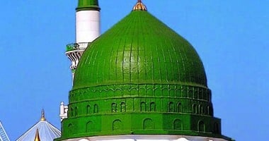 اختار الرفيق الأعلى.. ذكرى وفاة خاتم الرسل سيدنا محمد ﷺ.. تُوفى فى حجر عائشة ودُفن بموضع فراشه.. غُسِّل بملابسه وشارك فى دفنه 6 من الصحابة على رأسهم على بن أبى طالب وعمه العباس.. وموته إحدى علامات الساعة
