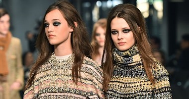 شاهدى عرض أزياء شانيل لمجموعة Metiers d’Art ما قبل شتاء 2016