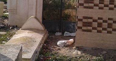 بالصور.. الخارجون على القانون ينتهكون حرمة الموتى ويحولون مقابر بلطيم لوكر