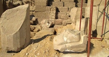 بالفيديو.. محام بالأقصر: عمال شركة مقاولات دمروا موقعا أثريا على طريق الكباش