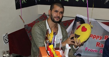 بالصور.. رامز أمير يحتفل بعيد ميلاده بأحد كافيهات المهندسين