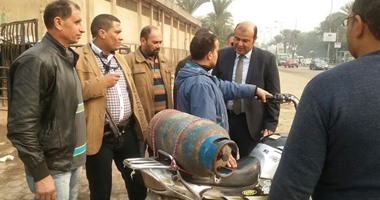 وزير التموين للبقالين: خدوا بالكم من الناس.. ومواطنة: بلغ شكرى للريس