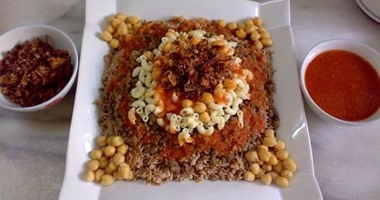 تعرف على علاقة الكشرى بالفراعنة.. وهذه قصة الملوخية وأم على.. فيديو