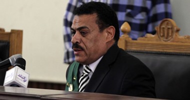 قاضى "أحداث الدفاع الجوى": الجلسة علنية ولا يوجد سرية وباب القاعة مفتوح