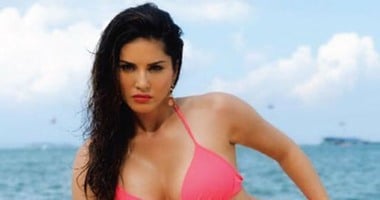 7 صور "مثيرة" لنجمة الإغراء "الخجولة" سانى ليون