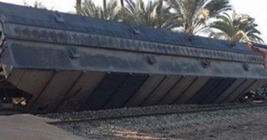 خروج عربة قطار بضائع عن مسارها بميناء غرب بورسعيد وتعطل حركة النقل