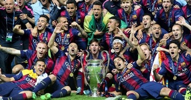 بالفيديو.. فيدال ضحية "هزار" اللاعبين فى تدريبات برشلونة