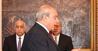 محافظ المنيا يجتمع مع التنفيذيين لبحث عدد من الملفات الهامة  