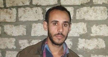 مأساة أسرة منجد بالشرقية.. عاد من العمل بالخارج بعد إصابته بصدمة نفسية..أسرته لا تستطيع توفير مصاريف علاجه الشهرى.. وزوجته تطالب "التضامن"بفرصة عمل لها.. وأهالى القرية يخافون على أنفسهم من التعامل معه