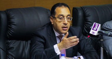 وزير الإسكان يستعرض مشروعات مياه الشرب والصرف فى اجتماع مع الرئيس السيسى