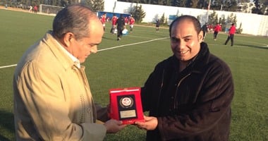 بالصور .. "تبادل الدروع" قبل ودية مصر 2000 مع تونس