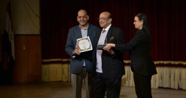 بالصور.. أكاديمية الفنون تكرم جلال الشرقاوى ضمن فعاليات ملتقى الدور المستقبلى للفنون